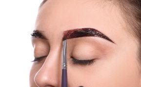 Gražūs antakiai namuose. Išmokite juos dažyti teisingai