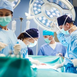 Grožio kaina: motina vos nemirė po operacijos Turkijoje
