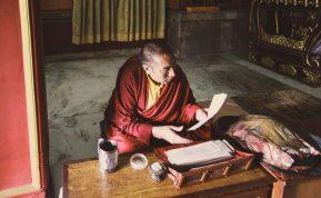 Išmintingi Dalai Lamos patarimai moterims, kurios nėra laimingos santykiuose