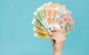 Išmintingos močiutės prietarai, kaip laikyti pinigus namuose