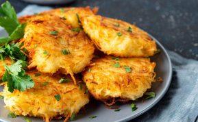 Ką daryti, kad bulviniams blynams skirtos bulvės nepatamsėtų?