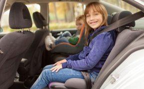Kada vaikas gali keliauti automobiline paaukštinta kėdute?