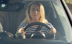 Kai vairavimas kelia baimę: kaip įveikti stresą prie vairo?