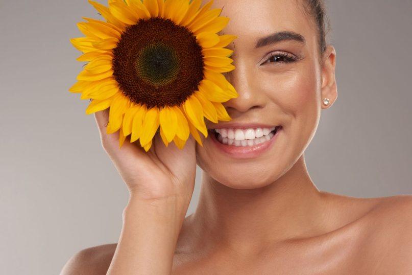 Kaip sulėtinti odos senėjimą? Jums padės saulėgrąžos