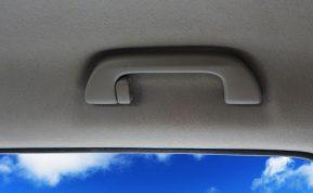 Kam iš tikrųjų reikalinga ši rankena automobilyje? Nustebsite