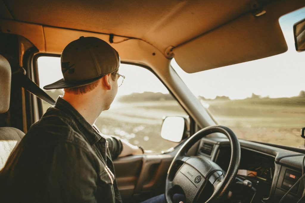 Kam iš tikrųjų reikalinga ši rankena automobilyje? Nustebsite. Kodėl rankenos nėra vairuotojo pusėje?