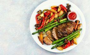 Kepta anties krūtinėlė su daržovėmis