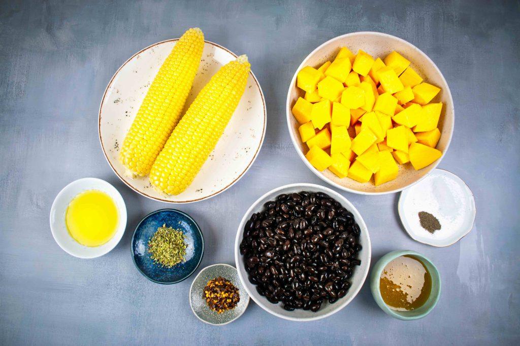 Keptų moliūgų salotos su kukurūzais. Ingredientai