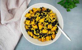 Keptų moliūgų salotos su kukurūzais. Moliūgai