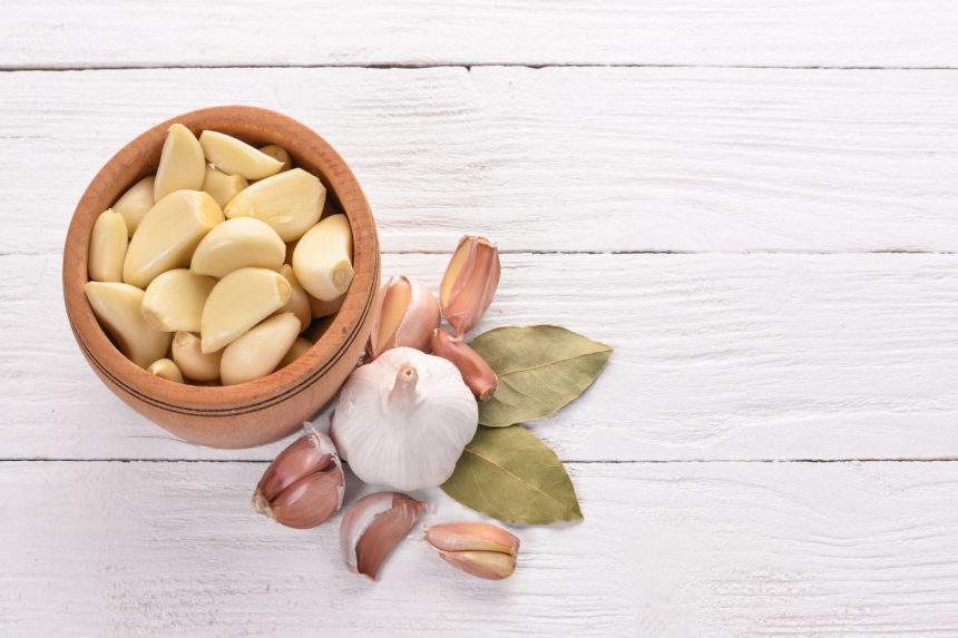 Kodėl verta nakčiai į tualetą įmesti česnako skiltelę?