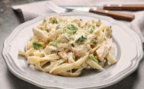 Makaronai su vištiena ir brokoliais