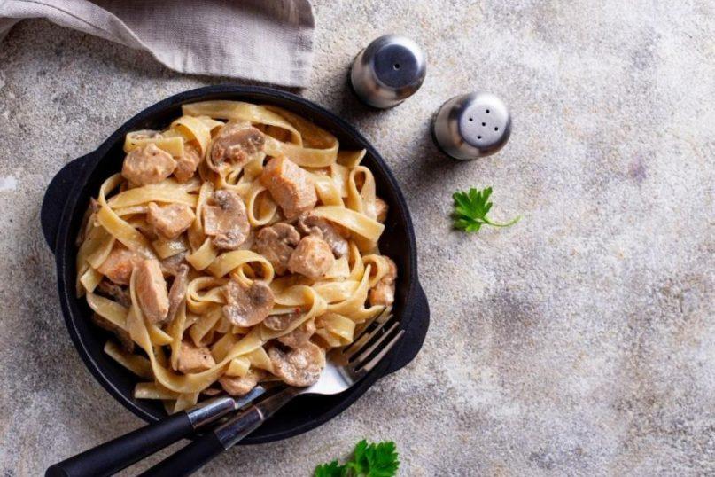 Makaronai su vištiena ir grybais