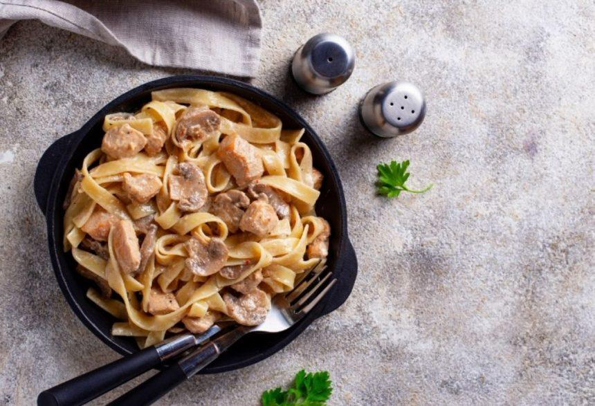 Makaronai su vištiena ir grybais