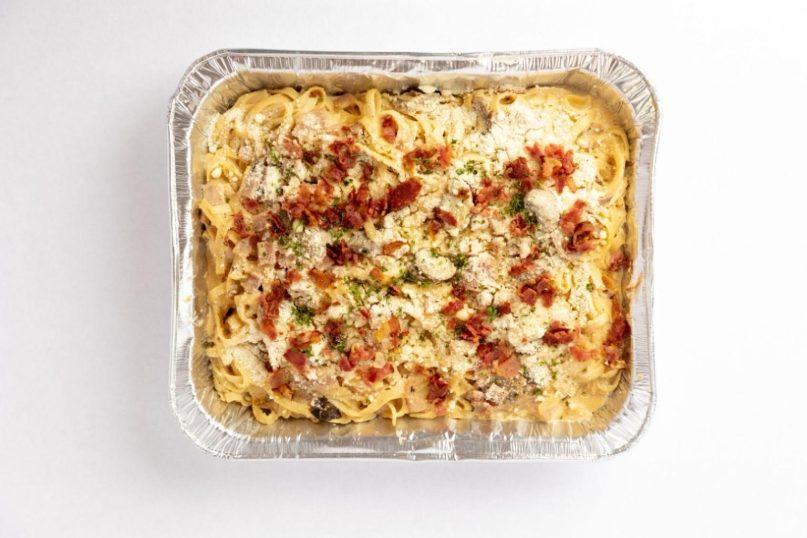 Makaronų apkepas su vištiena ir šonine