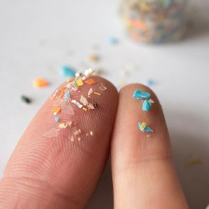 Mikroplastikai kraujyje: naujas pavojus mūsų širdims.
