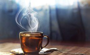 Mitybos specialistė paaiškino, kodėl gerti arbatos iš karto po valgio nereikėtų