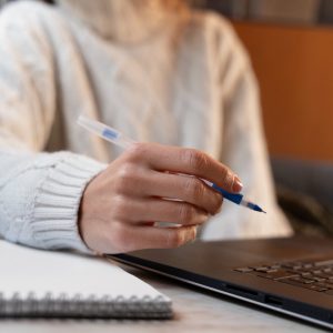 Nemokami KET testai internetu: kur rasti kokybiškiausius klausimus 2025 m.?