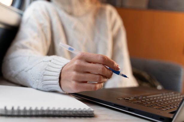 Nemokami KET testai internetu: kur rasti kokybiškiausius klausimus 2025 m.?