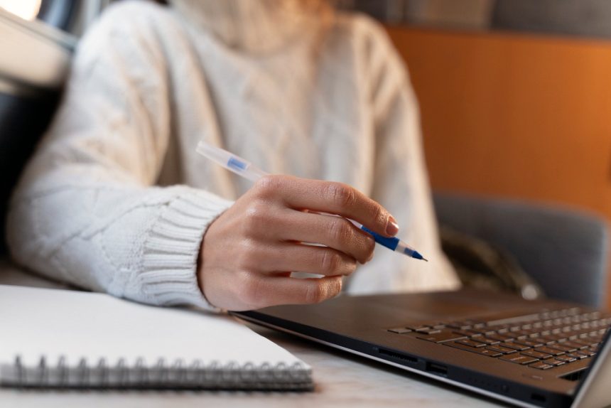 Nemokami KET testai internetu: kur rasti kokybiškiausius klausimus 2025 m.?