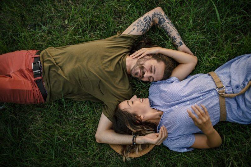 Pasak mokslininkų, žmones suartina ne tik jausmai, yra ir dar vienas dalykas