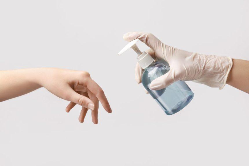 Pasigaminkite antibakterinį gelį ir dezinfekantus patys pagal šiuos lengvus receptus!