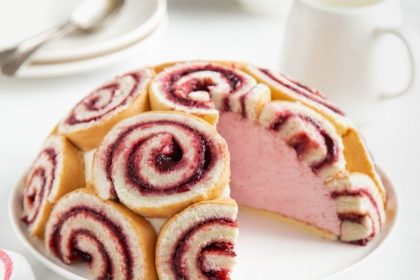 Šarlotės tortas su vyniotiniu