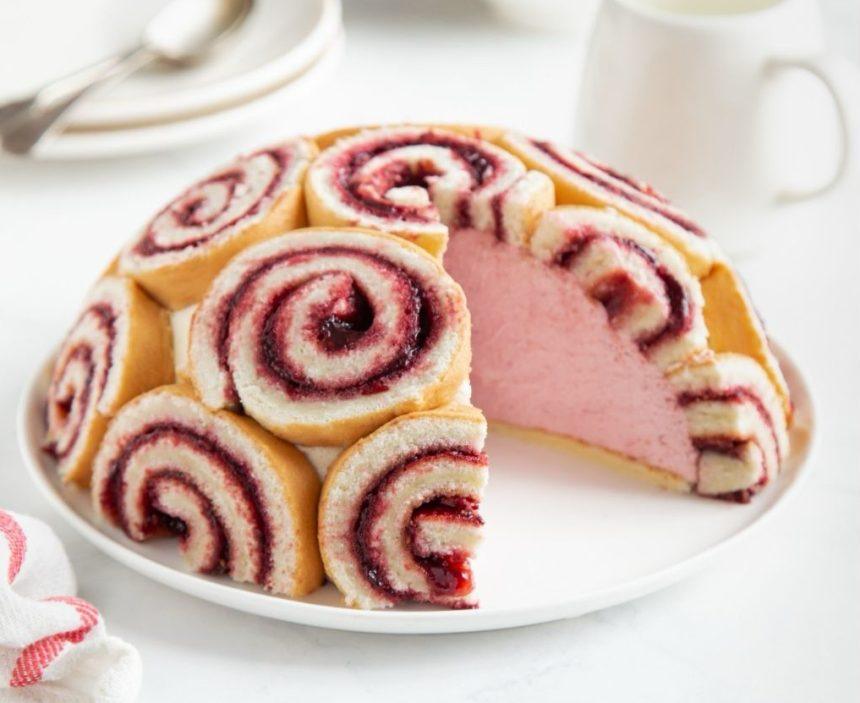 Šarlotės tortas su vyniotiniu