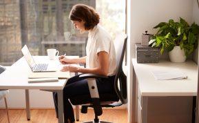 Šie patarimai padės išvengti nugaros skausmų, jei turite ilgas valandas dirbti sėdėdamas