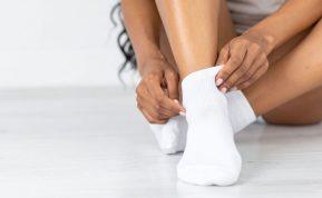 Šio paprasto išradingo būdo dėka galėsite idealiai išplauti baltas kojines ir rūbus!