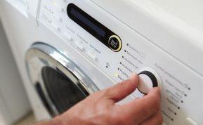 Skalbimo mašinoje įsiveisė pelėsis? Tik šis patarimas jums iš karto padės!