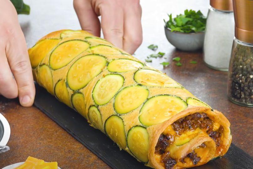 Jei namuose turite cukinijų, išbandykite šią idėją – skanu ir tikrai visiems patiks! Nuotrauka - youtube.com