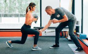 Sporto meistras atsako, ar treniruotės su svoriais padės džiaugtis gražiu kūnu 