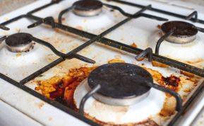 Turiu būdą, kaip nuvalyti dujinės viryklės ketaus groteles. Jokio šveitimo ar laiko gaišimo!