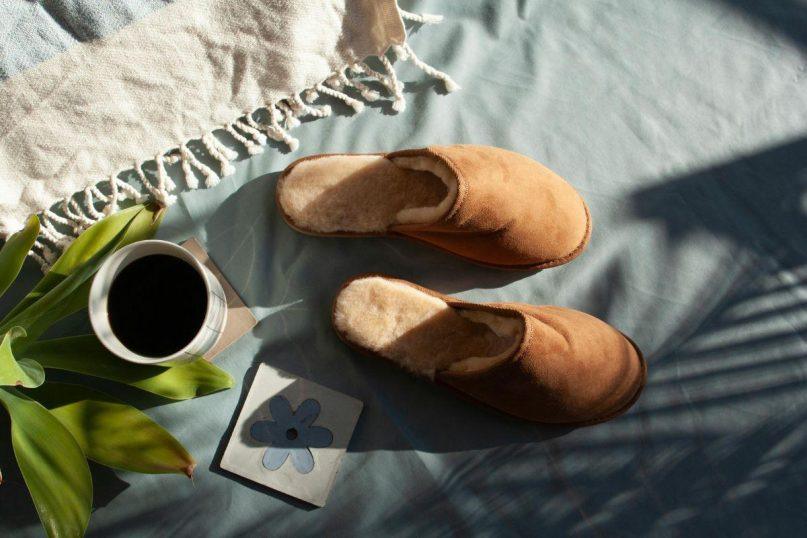 Ar vaikštote po namus basas ar su šlepetėmis