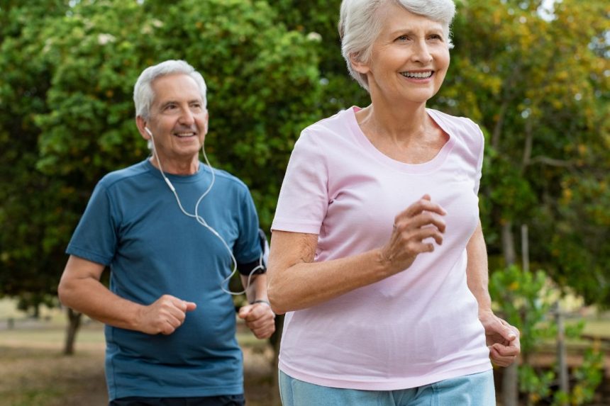 Bėgimas po 50 metų: kaip tinkamai treniruotis ir kokie jo privalumai