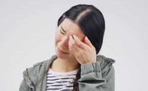 Būdai, kaip saugiai pašalinti viską, kas patenka į akis