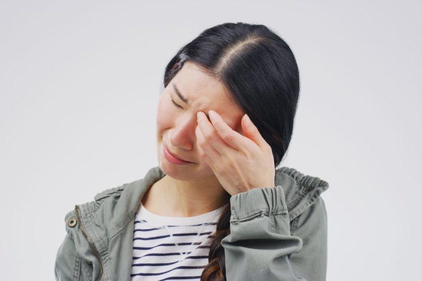 Būdai, kaip saugiai pašalinti viską, kas patenka į akis