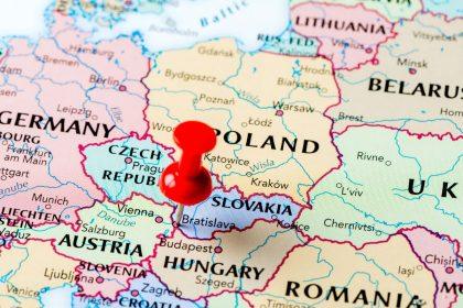 Europos išdavikai ir toliau bučiuoja Putinui kojas: Slovakijos premjeras renkasi rusiškas dujas