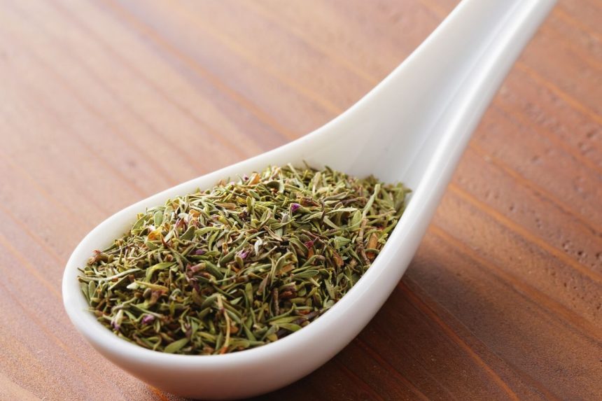 Pamirškite svogūnus ir česnakus: galingas naminis sirupas, kuris padeda net rūkantiems!