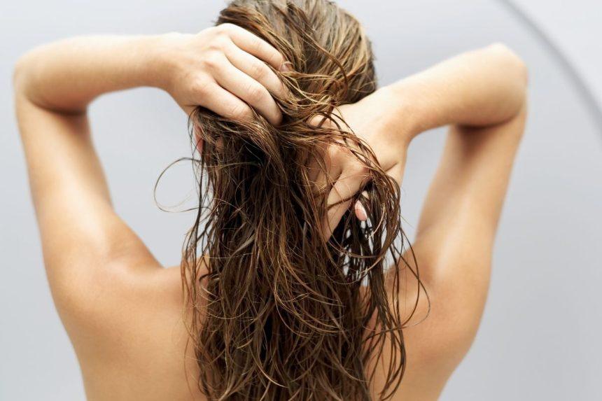 Jei eisite miegoti drėgnais plaukais, galite susirgti šiomis 7 ligomis