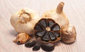 Juodasis česnakas - tikras aukso grynuolis jūsų lėkštėje. Atskleidė, kodėl.
