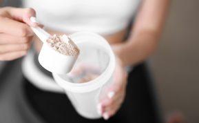 Ką maišyti su proteino milteliais, o ko vengti