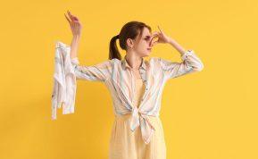 kaip be skalbimo pašalinti nemalonų drabužių kvapą