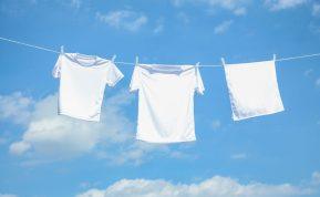 Kaip išsaugoti baltų skalbinių spalvą