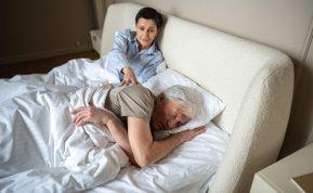 Kaip miegoti, jei jūsų partneris knarkia?