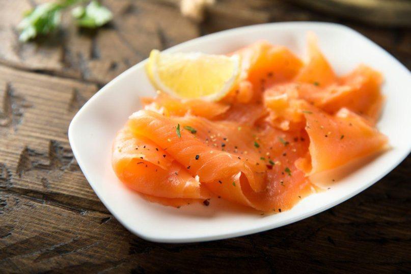 Kaip namuose marinuoti lašišą: 3 paprasti būdai