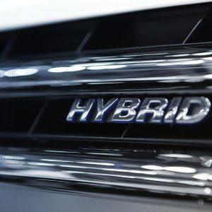Kaip vairuoti hibridinį automobilį: gudrybės, kurios sumažins jūsų išlaidas