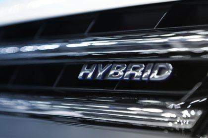 Kaip vairuoti hibridinį automobilį: gudrybės, kurios sumažins jūsų išlaidas