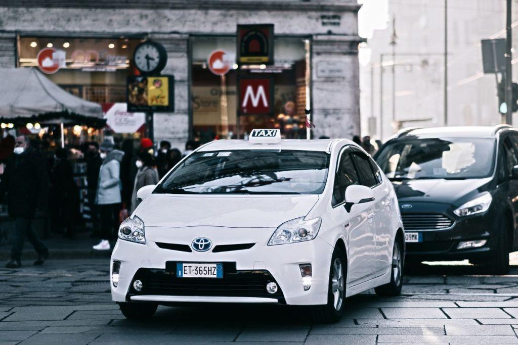 Kaip vairuoti hibridinį automobilį: gudrybės, kurios sumažins jūsų išlaidas. Stabdymas hibridu