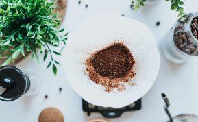 Kur panaudoti kavos tirščius?